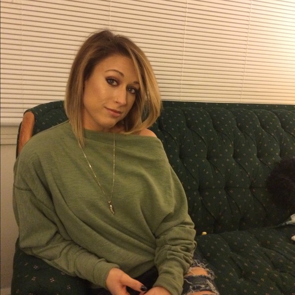 Meet your Posher, Lydia - Picture 2 of 2